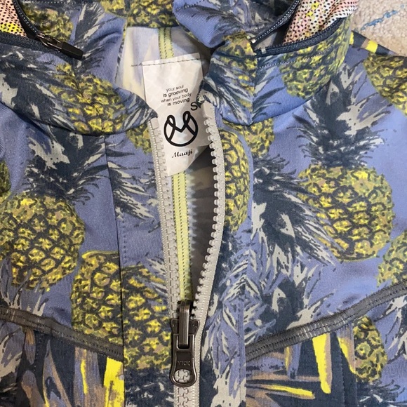 Maaji zip up workout running light jacket - Picture 3 of 7